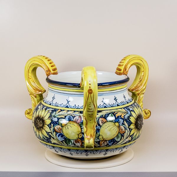FLOWER HOLDER/COFFEE TABLE STAND WITH THREE HANDLES, CM.34HX34D